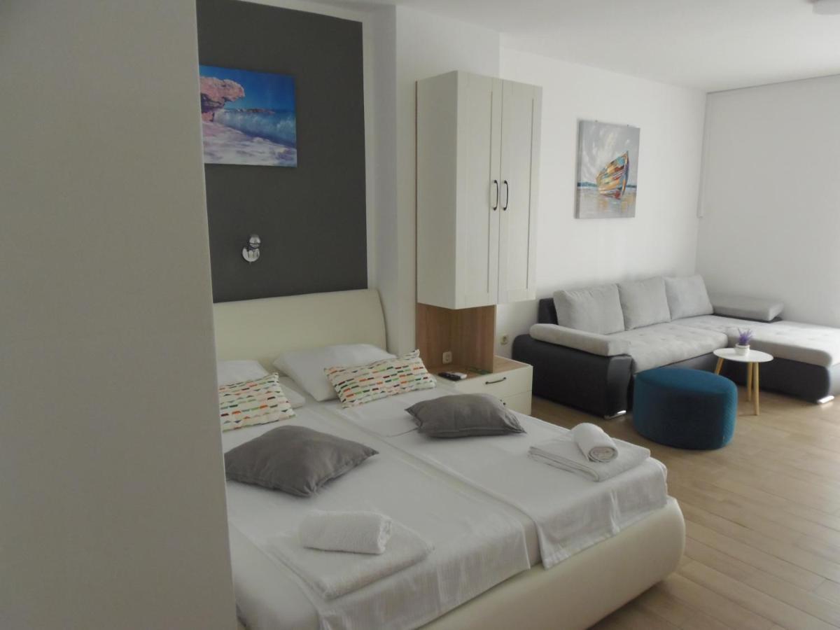 Villa Rajski Dvor 2 Bol Buitenkant foto