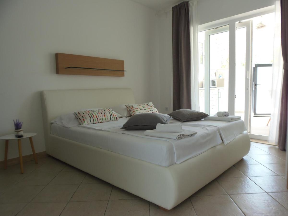 Villa Rajski Dvor 2 Bol Buitenkant foto